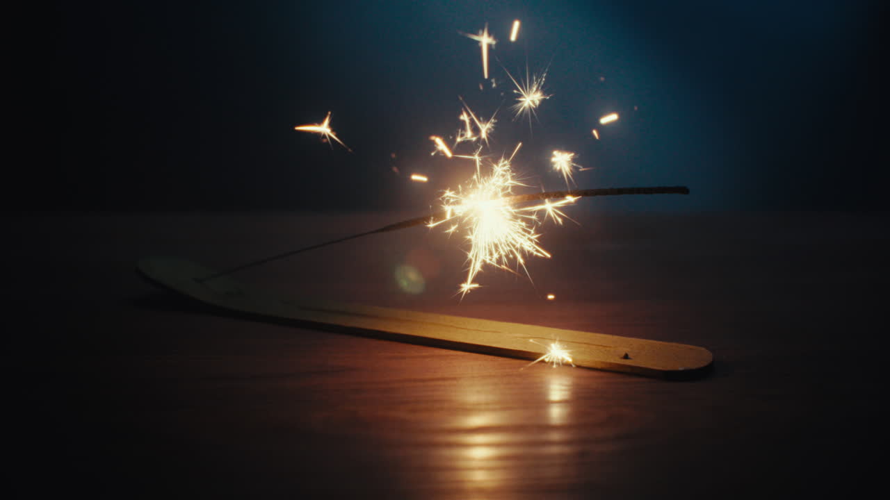 A sparkler burn in the dark room