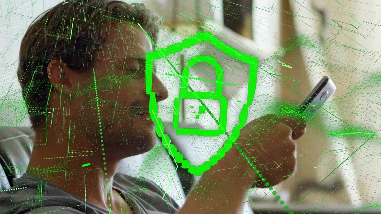 animación de candado digital y líneas sobre hombre caucásico usando teléfono inteligente