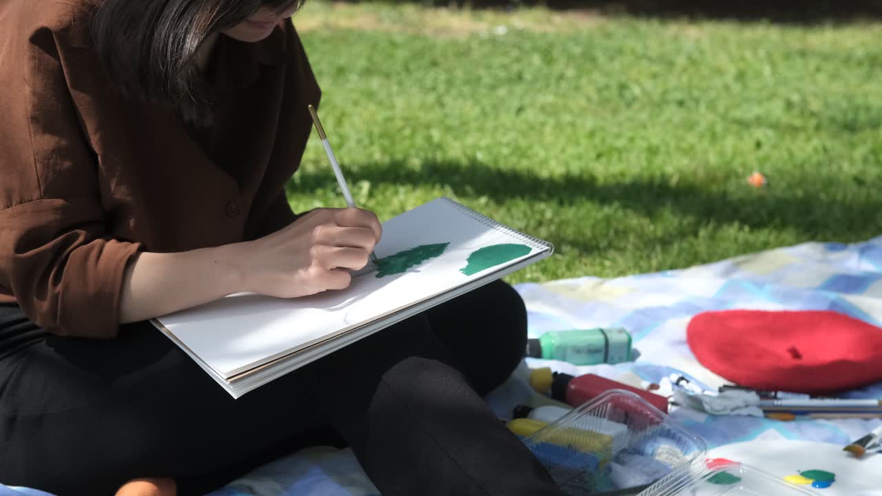 Pittura di albero all'aperto