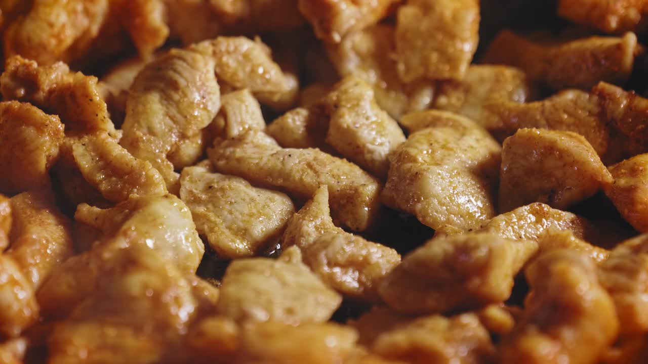 냄비에 맛있는 닭 가슴살 필레 튀김