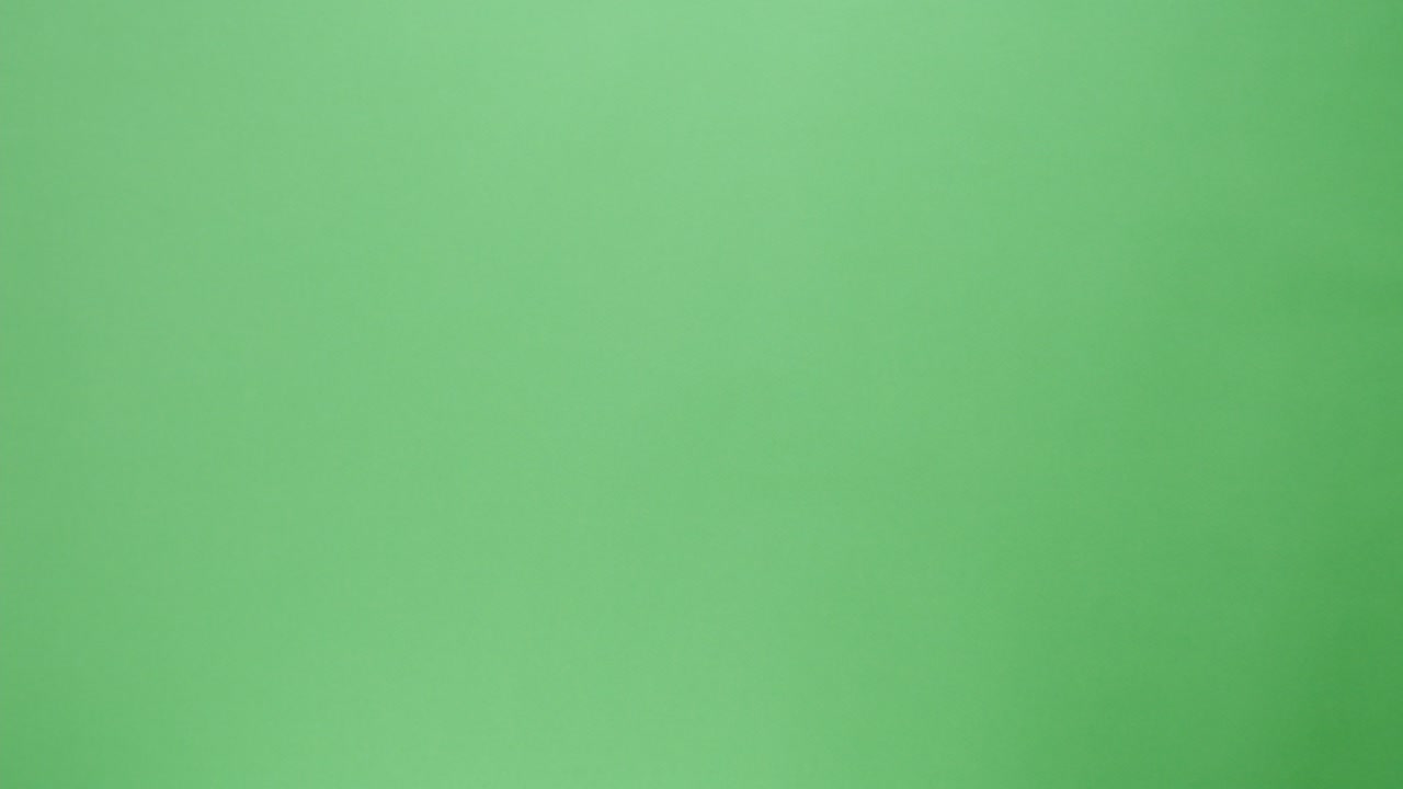 cajas de cartón cuadradas sobre fondo verde. preparación de comidas para llevar. compras de alimentos sin contacto en línea. servicio de entrega de alimentos. mensajero con guantes de protección dando pedidos, entregando al cliente