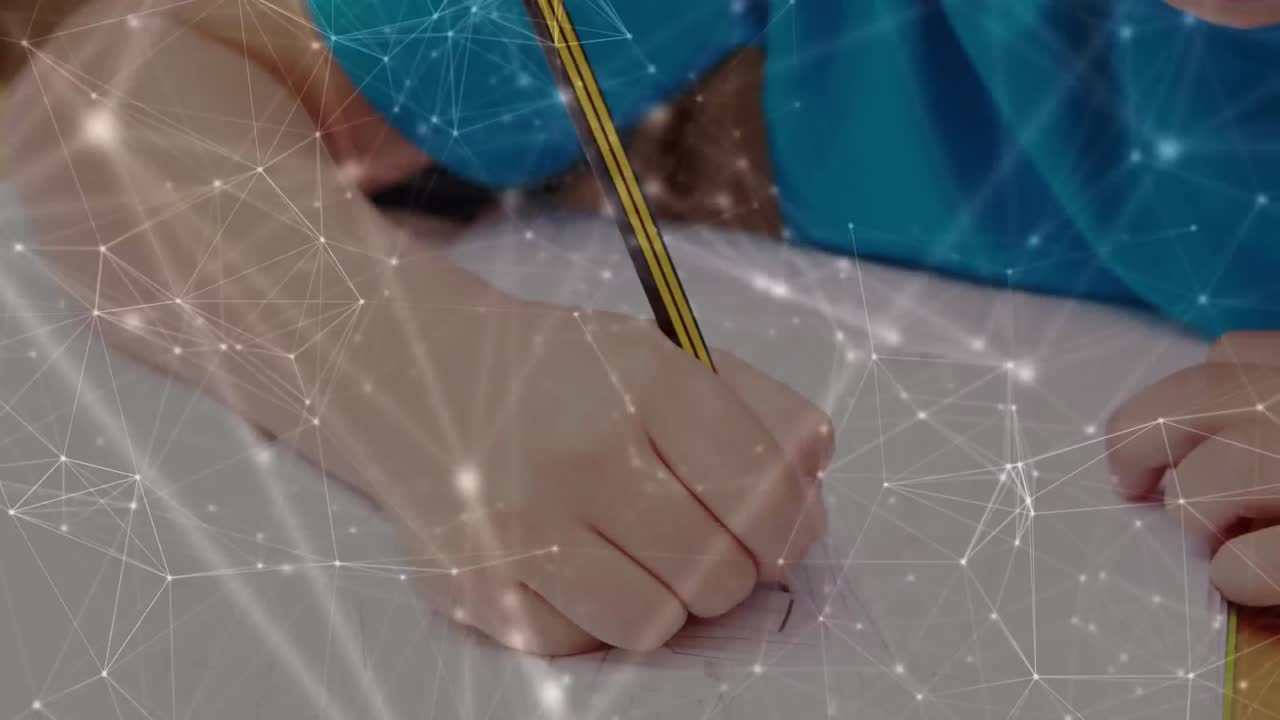 학교에서 그의 책에 그림을 그리는 백인 소년에 대한 연결 네트워크