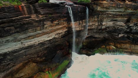 cataratas curracurrong, dron australiano muestra caídas dobles y cueva marina