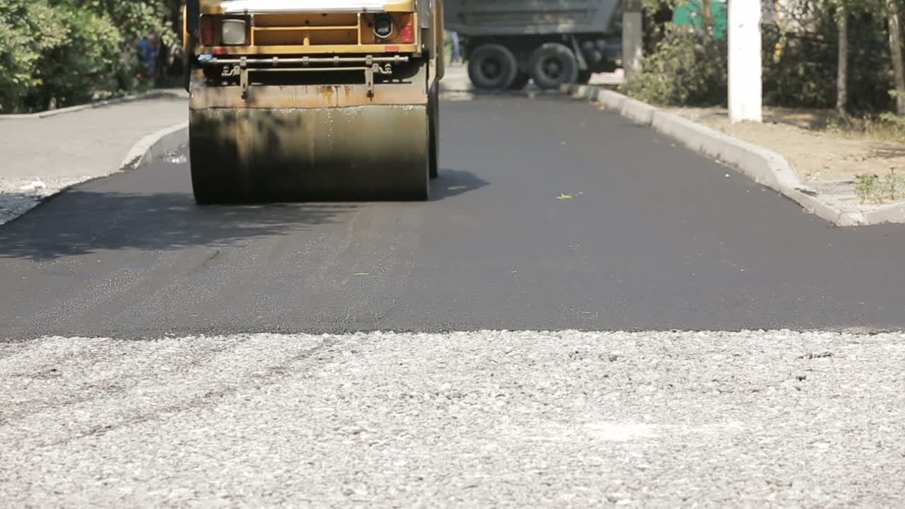 Road roller building the new asphalt road