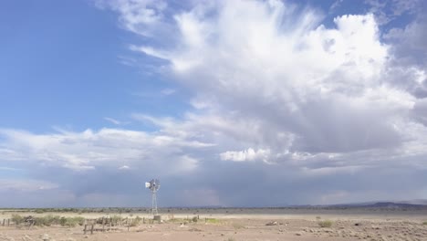 Drohnenaufnahme,-Gewaltiger-Himmel-Und-Landschaft,-West-Texas