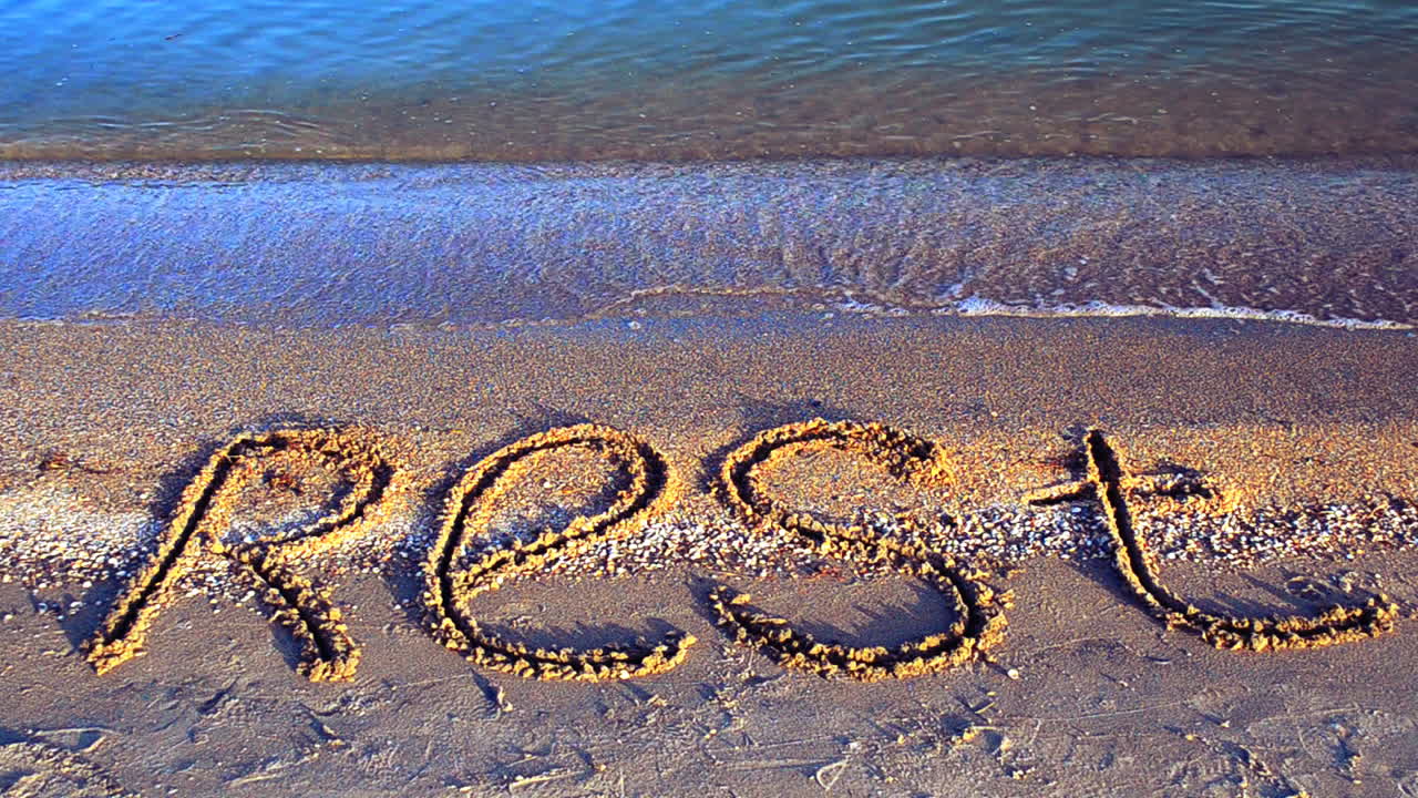 Iscrizione sulla sabbia, la spiaggia. Iscrizione sulla sabbia, la spiaggia