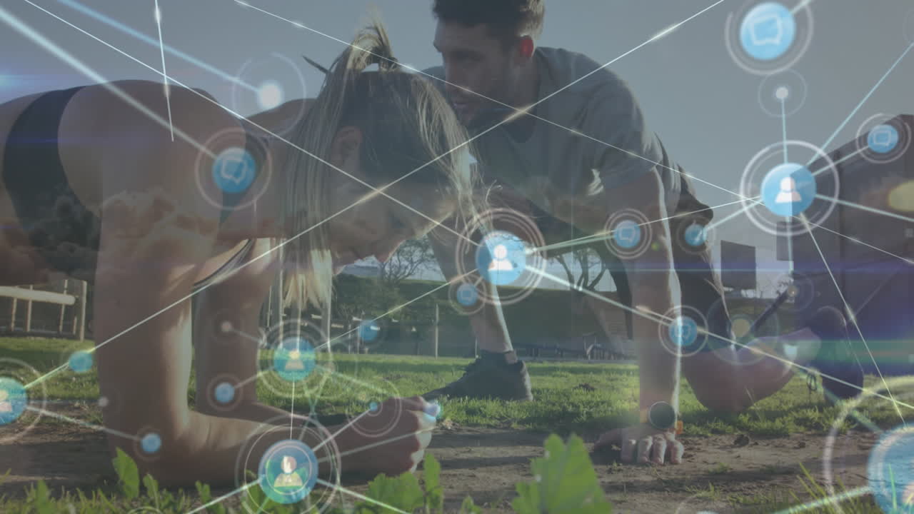 animación de iconos conectados con líneas sobre hombre caucásico entrenando a una mujer para hacer ejercicio en el parque.