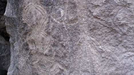 tilt: diseños de arte rupestre y petroglifos de animales en gobustan, azerbaiyán