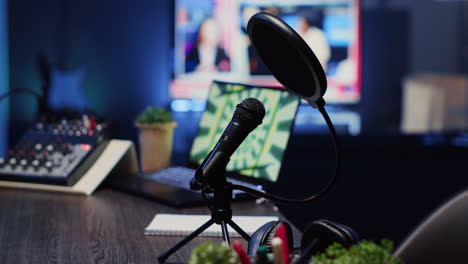 podcast microphone used to record conversations for internet livestreaming show