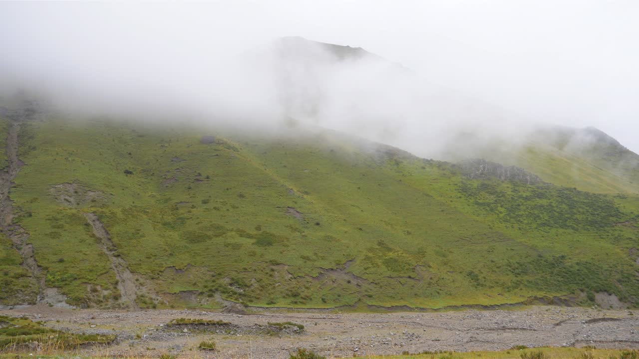 중국 칭하이 지방의 라지 산의 풍경