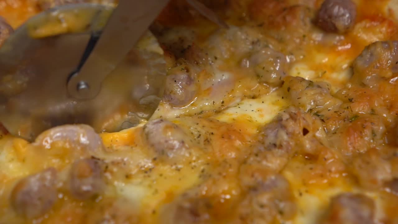 천천히 슬라이스 피자 커터의 매크로