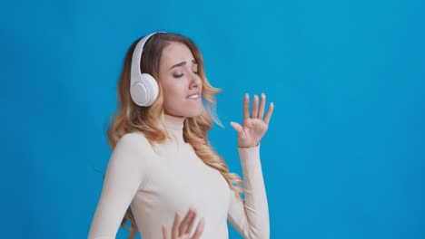 woman dancing with headphones