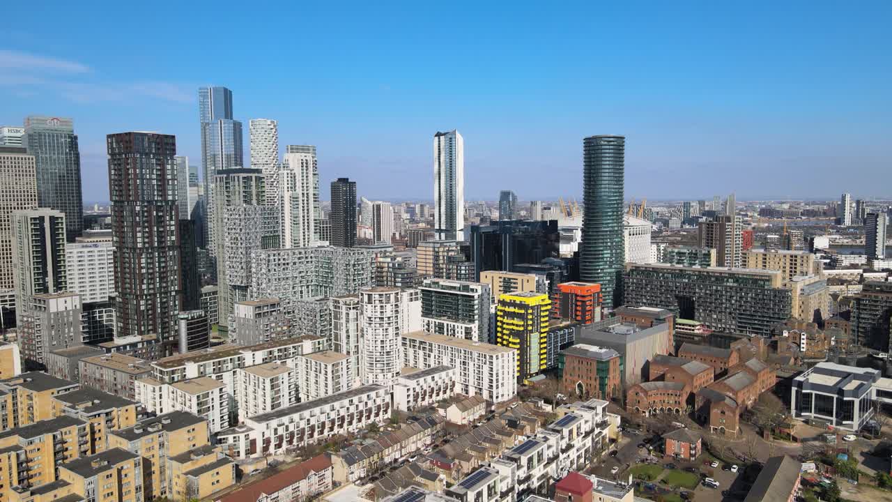 아름다운 현대 도시 풍경의 공중 파노라마 뷰, 활기찬 이 나는 날, 영국, 런던