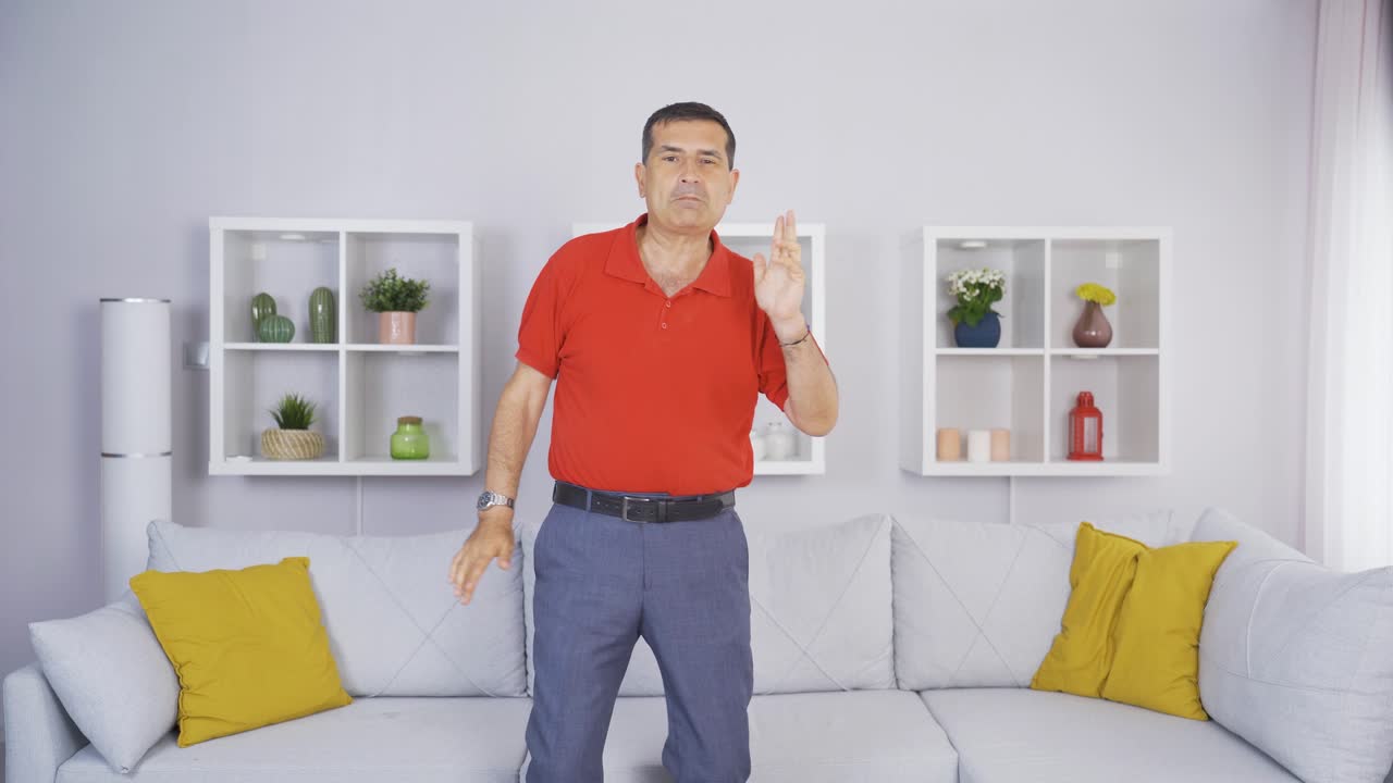 재 ⁇ 는  ⁇ 은이.  ⁇ 은이가 재 ⁇ 고 귀여운 움직임을 하고 있어.