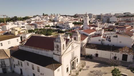 Vista-Aérea-De-La-Iglesia-Parroquial-De-Santa-María-Iglesia-Parroquial-De-Santa-María-De-Lagos-Faro-Portugal