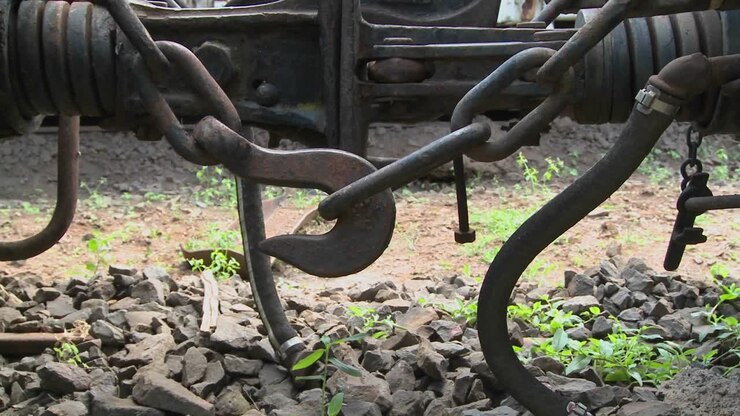Un vecchio accoppiatore su un treno a vapore di un'epoca passata