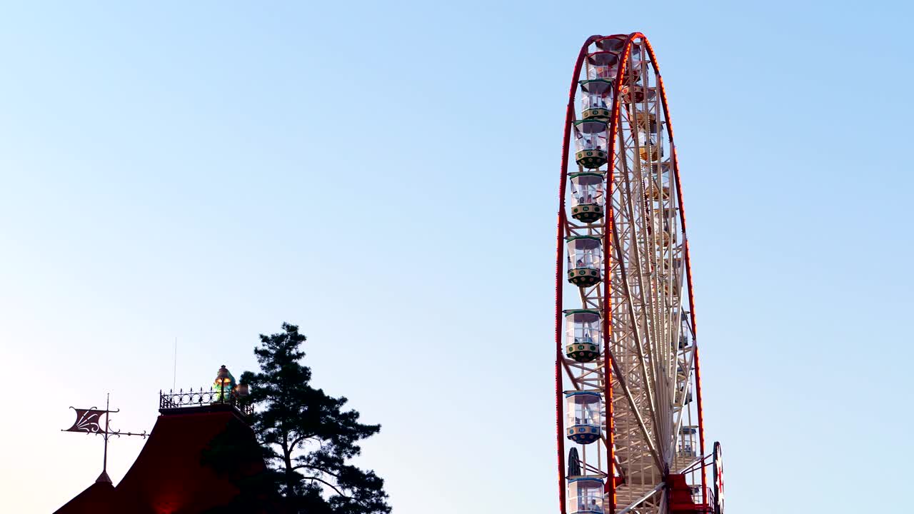 side view. large Ferris wheel with illumination, against the sky, sunset, twilight