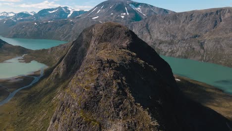 Hiking-on-Knutshøe,-Vågåkommune,-Norway