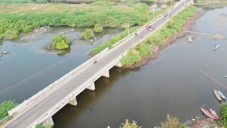 Kovalam-Backwaters-Bridge-in-Chennai,-which-connects-to-the-Beach