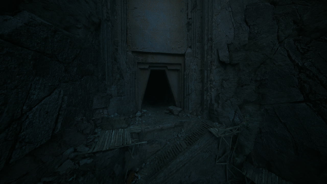 misteriosa entrada a la antigua cueva en el paisaje rocoso oscuro por la noche