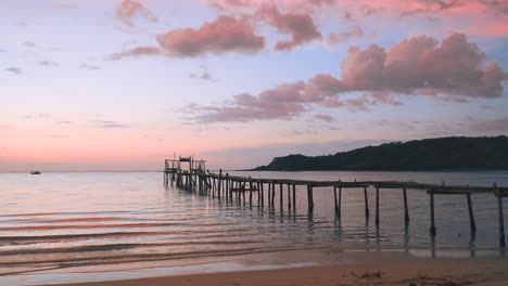 puesta de sol, panorama de colores, muelle de madera