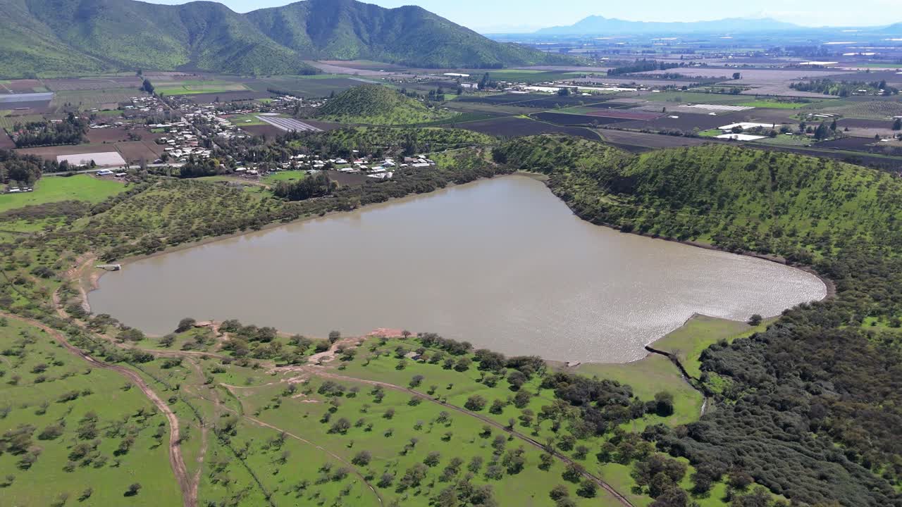 Water reservoir for agricultural use in the commune of Chada, Paine, Metropolitan Region, Chile