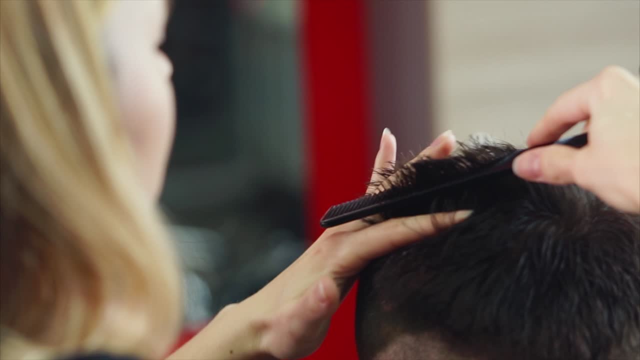 Hårklipning i barbersalon