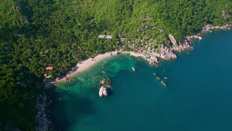 Panoramic-shot-of-Tanotey-Bay,-Koh-Tao,-Thailand