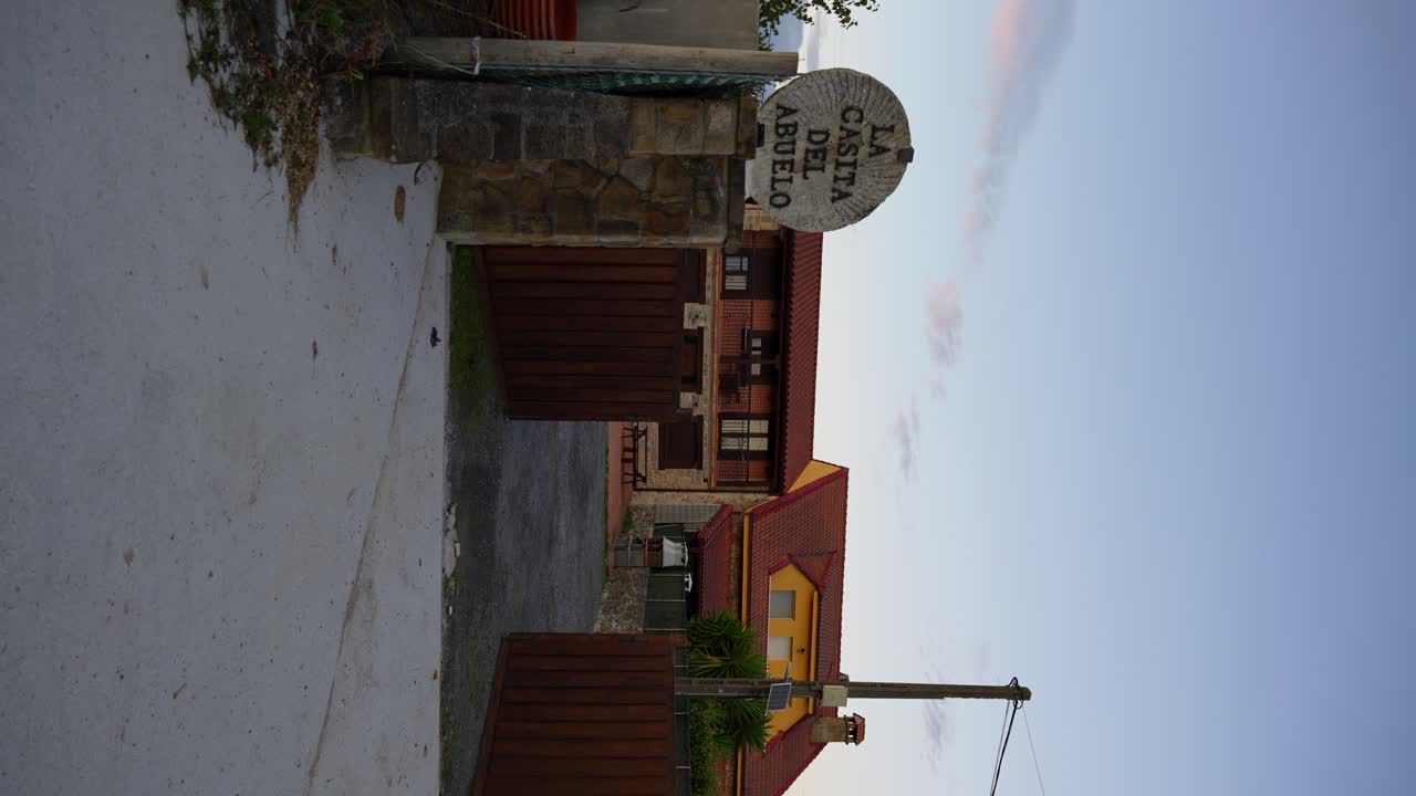 La Casita del Abuelo: A Rustic Spanish Countryside House