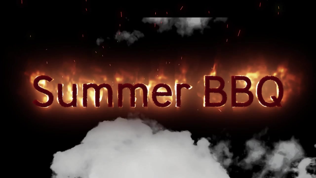 Animazione di testo 'BBQ estivo' e nuvole su sfondo nero.