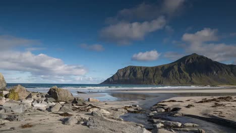 Sartén-De-Playa-Lofoten-4k-00