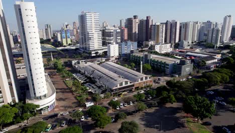 Restaurante-Y-Negocios-En-La-Ciudad-De-Abajo