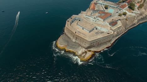 drone orbit en el mar - drone orbit in the sea