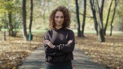 Portrait-of-smiling-ginger-woman-during-jogging-at-the-park