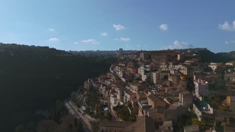 Ragusa-Ibla,-old-mountain-village-in-Sicily,-Italy,-surrounded-by-a-canyon