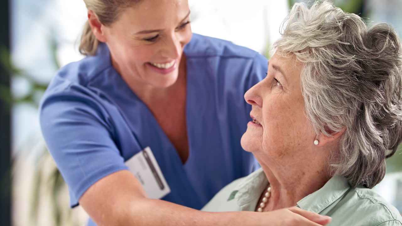 hace un esfuerzo adicional para consolar a sus pacientes