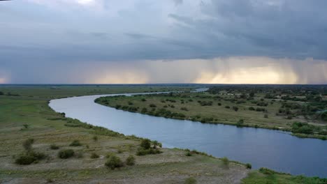 río en la sabana africana video aéreo