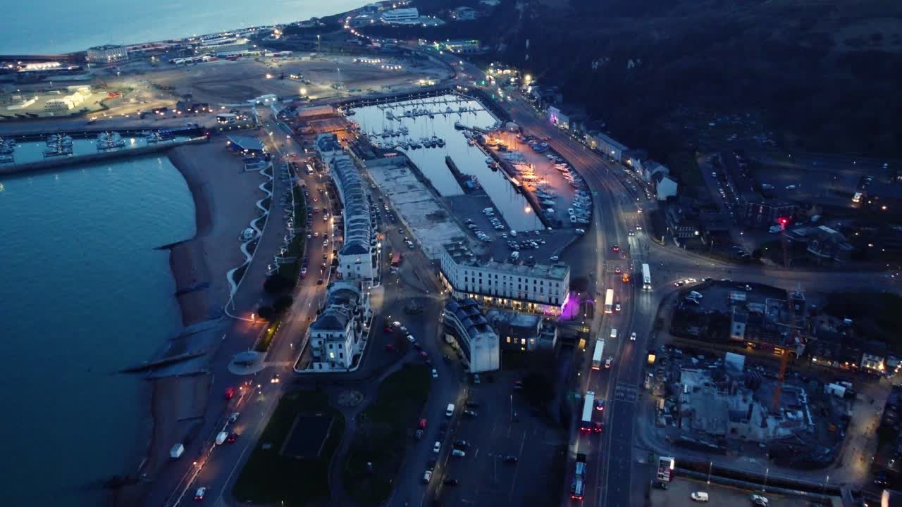 밤 에 도시 풍경 을 공중 에서 볼 수 있다