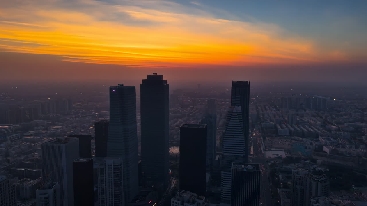 Paisagem Urbana Panorâmica com Arranha-céus ao Pôr do Sol