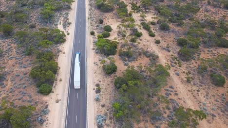 unidades de camiones en la carretera australiana, antena