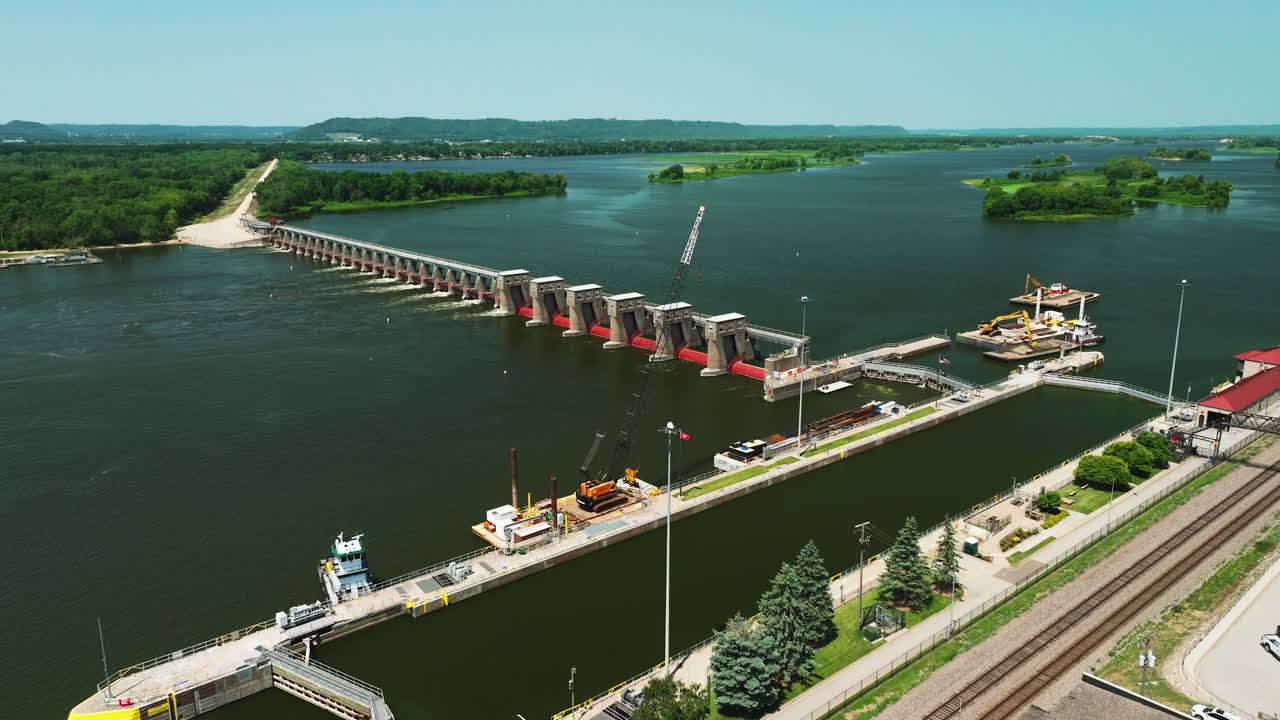 Modernized lock and dam, and its industrialized area: railway and promenade
