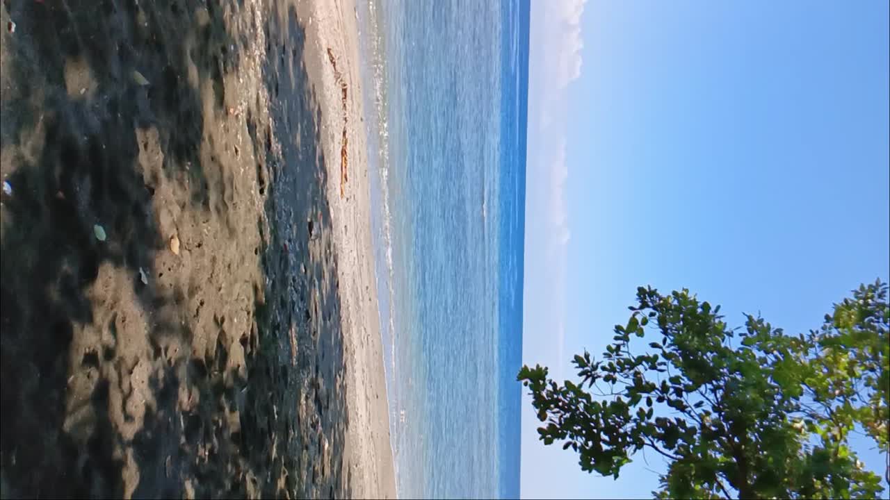 Panning vertical shoot of Malauwa beach in the city of mamuju