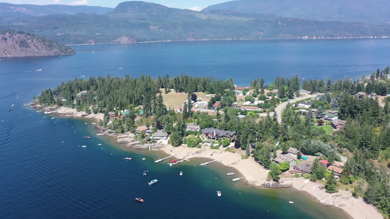 Blind Bay Elegance: Estates Showcasing Shuswap's Waterfront Charm