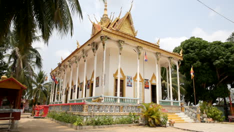 templo en pueblo flotante en camboya