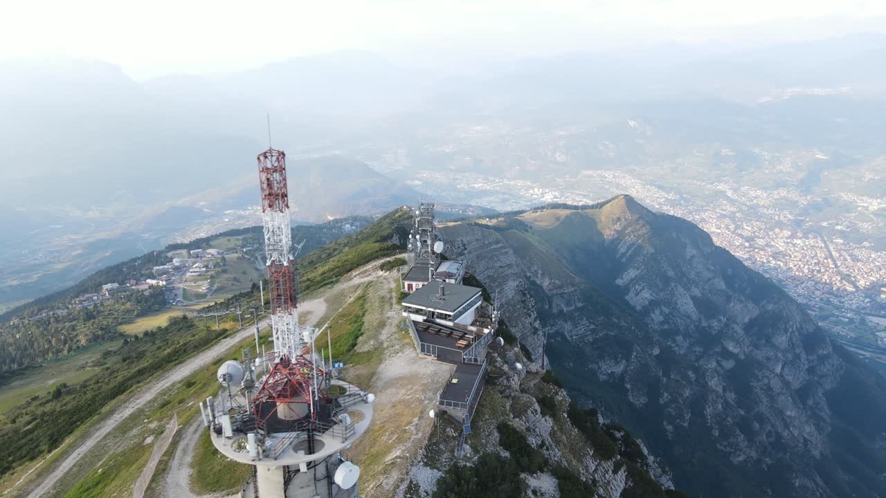 vistas aéreas de monte bondone en la región de trento, trentino