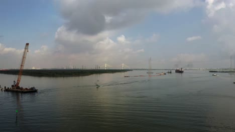 圣贾辛托河 (san jacinto river) 位于德克萨斯州拉波特 (laporte),位于摩根点 (morgan's point) 附近