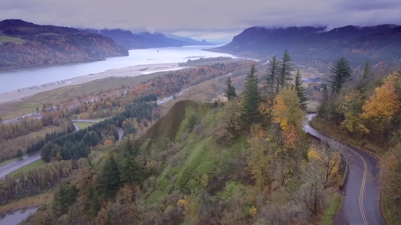 Spectacular reveal of Columbia River Gorge Natural Scenic Area in Oregon