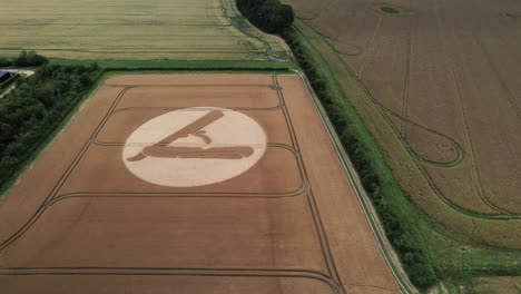 Aerial-view-orbiting-cut-throat-razor-crop-circle-pattern-on-Hackpen-hill,-Swindon-2023-farmland