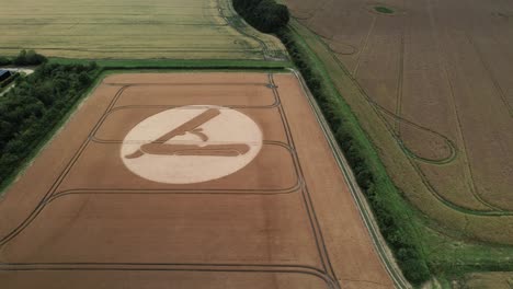 aerial view orbiting cut throat razor crop circle pattern on hackpen hill, swindon 2023 farmland