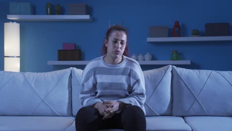 psicológicamente trastornado pensativo nervioso.